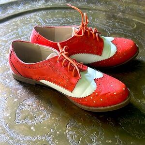 Women’s size 8 orange and white clown style lace up oxfords.